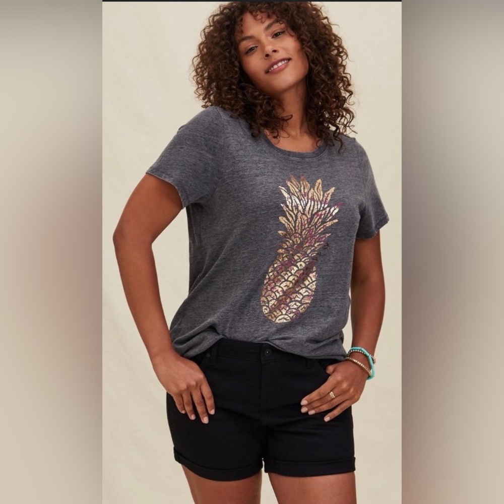 Torrid Pineapple Gray Vintage Classic Fit size 1 T- Shirt
